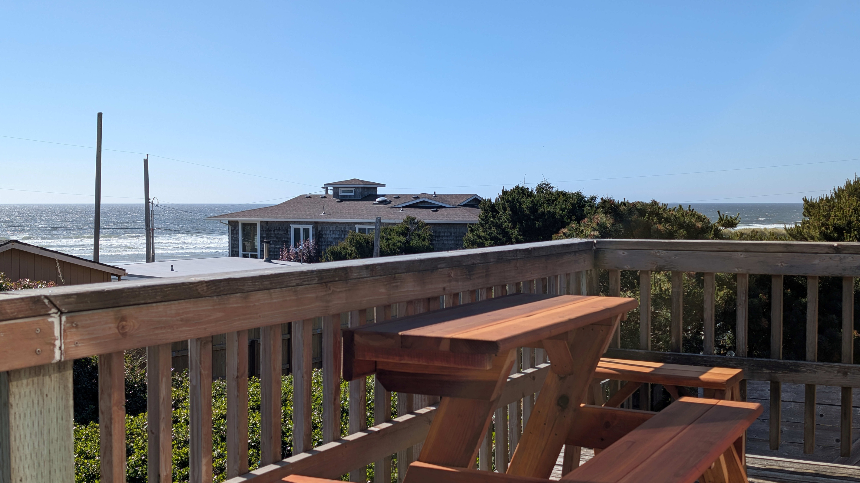 upstairs deck, relax and enjoy the view while having a cold one while sitting in the sun