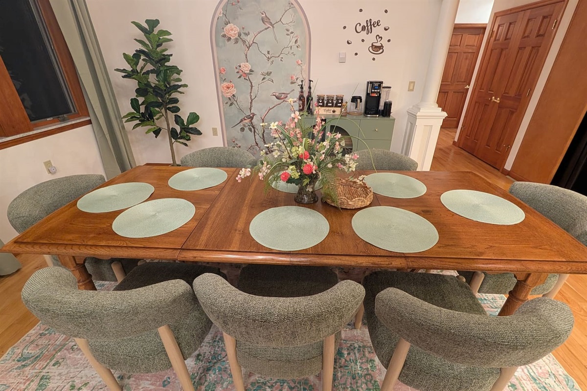 Dining room with 8 seats