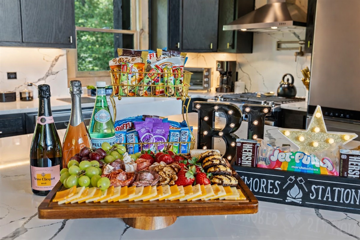 Refuel, relax, and recharge from the moment you walk in at the Snack Station + a Coffee Bar stocked with everything you need to enjoy a fresh cup any time of day. Thoughtful touches to make you feel instantly at home!
