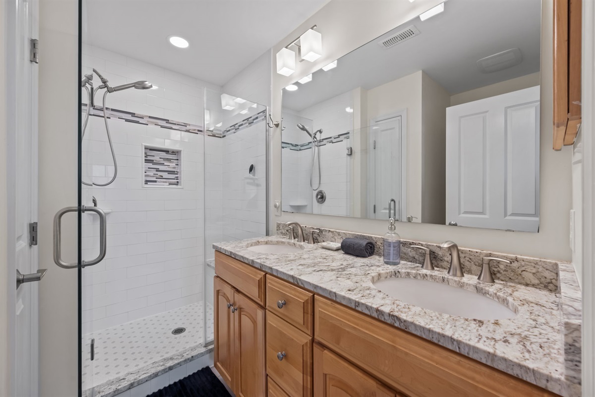 En-suite bathroom with double vanity and modern finishes
