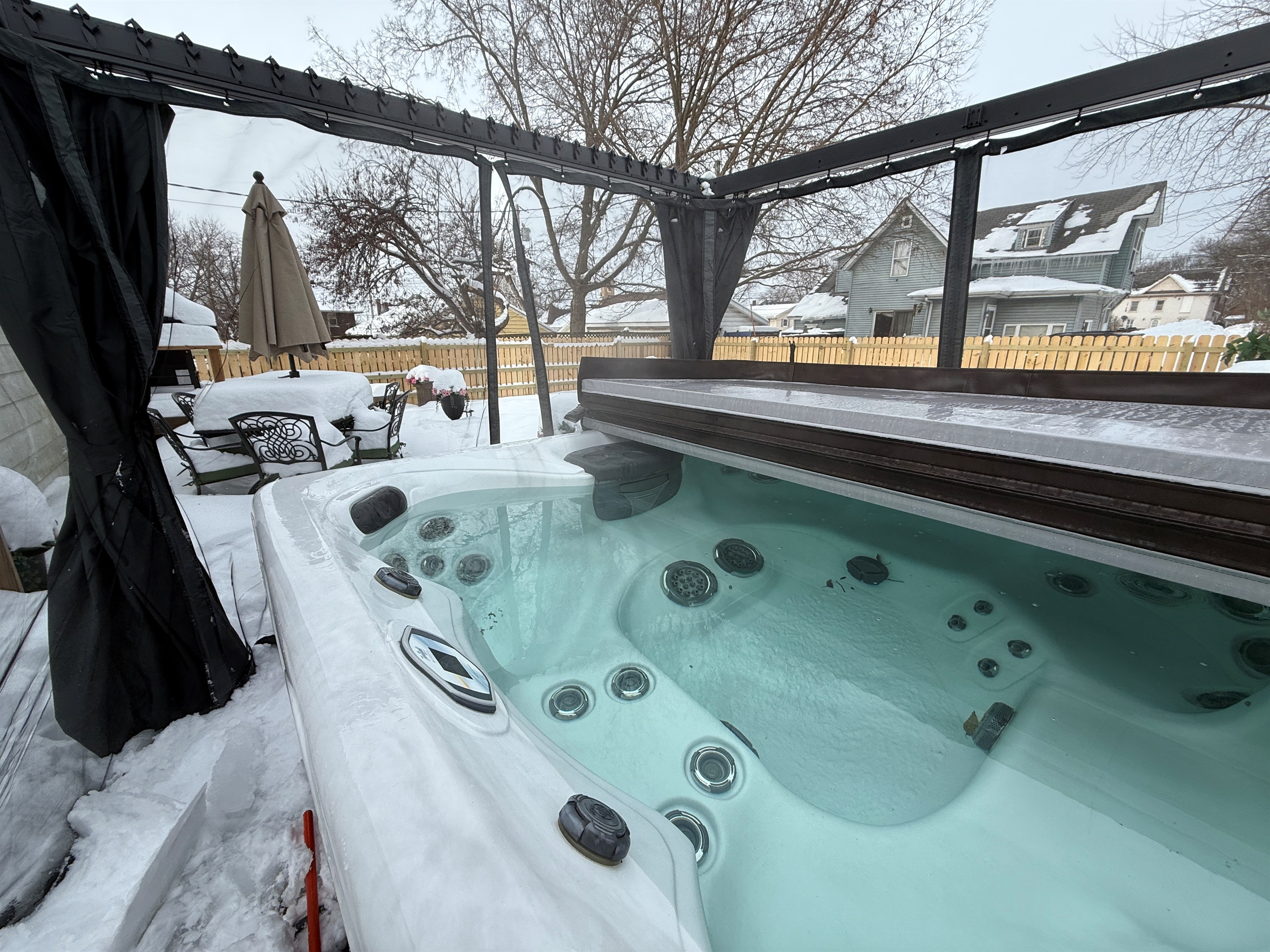 Hot tub in back yard