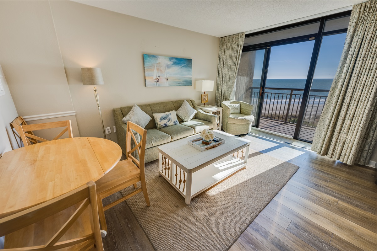 Living Room with Stunning Views🌊☀️