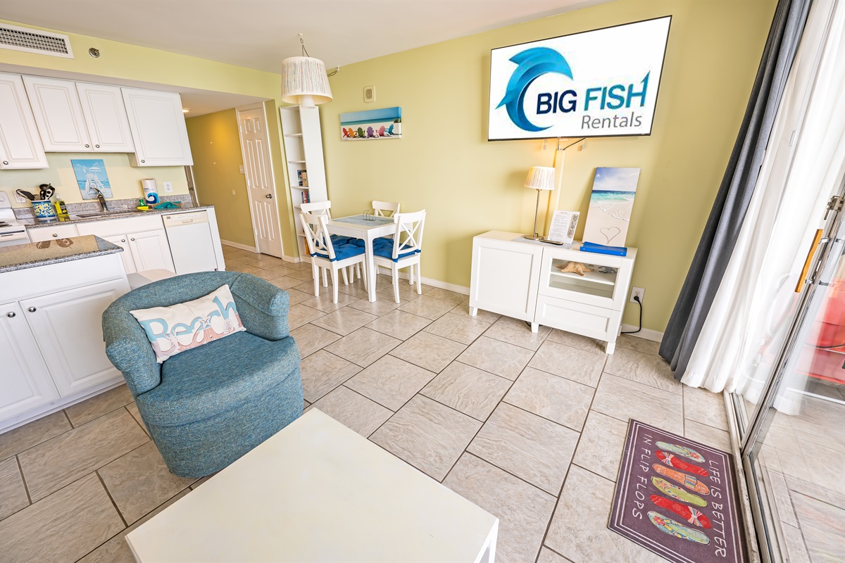 Living Room with Stunning Views🌊☀️