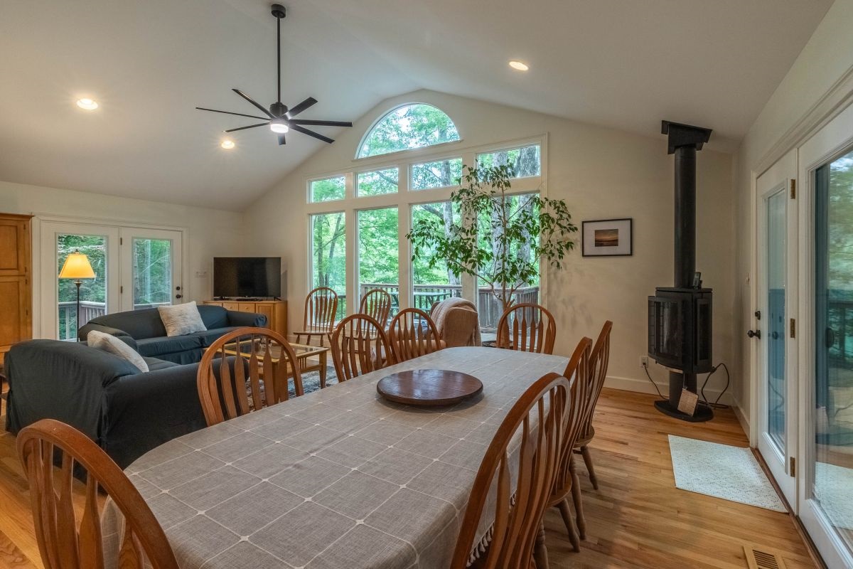 Dining & Living Area: Gather around the spacious dining table and enjoy nature views!

