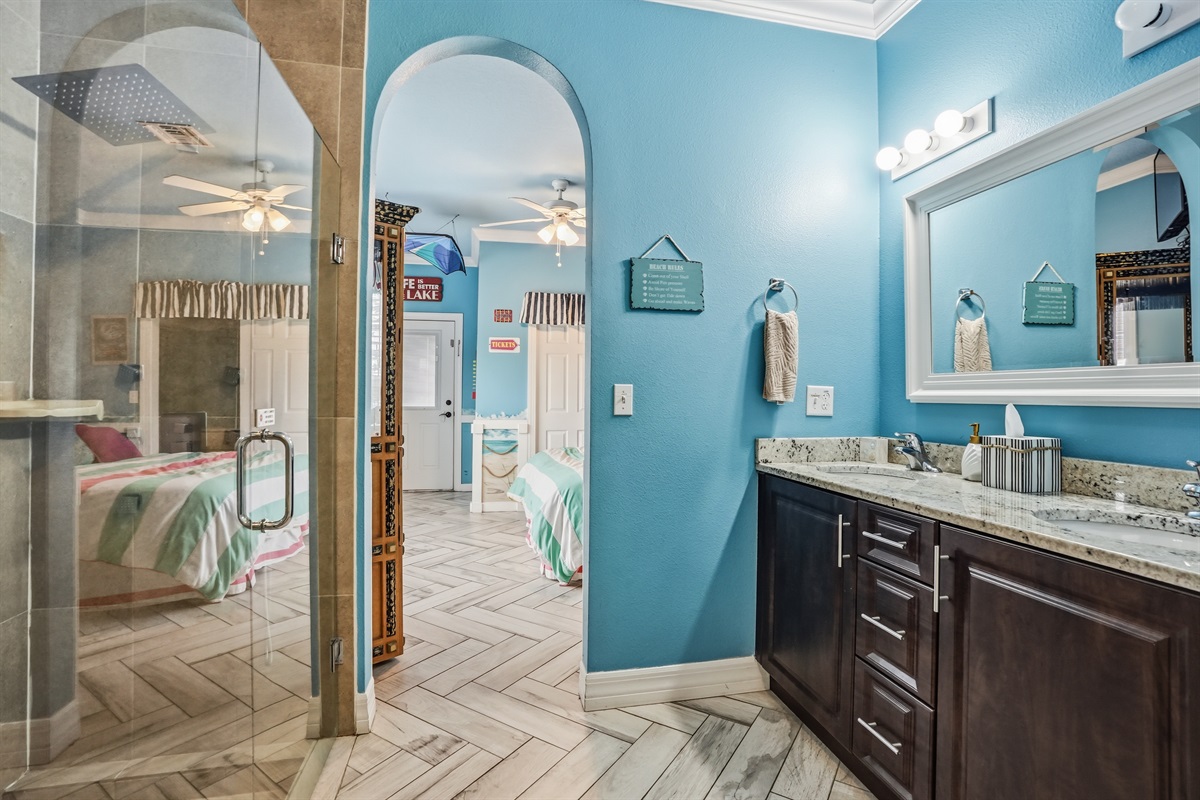 Carnival themed bathroom at Clermont group vacation estate