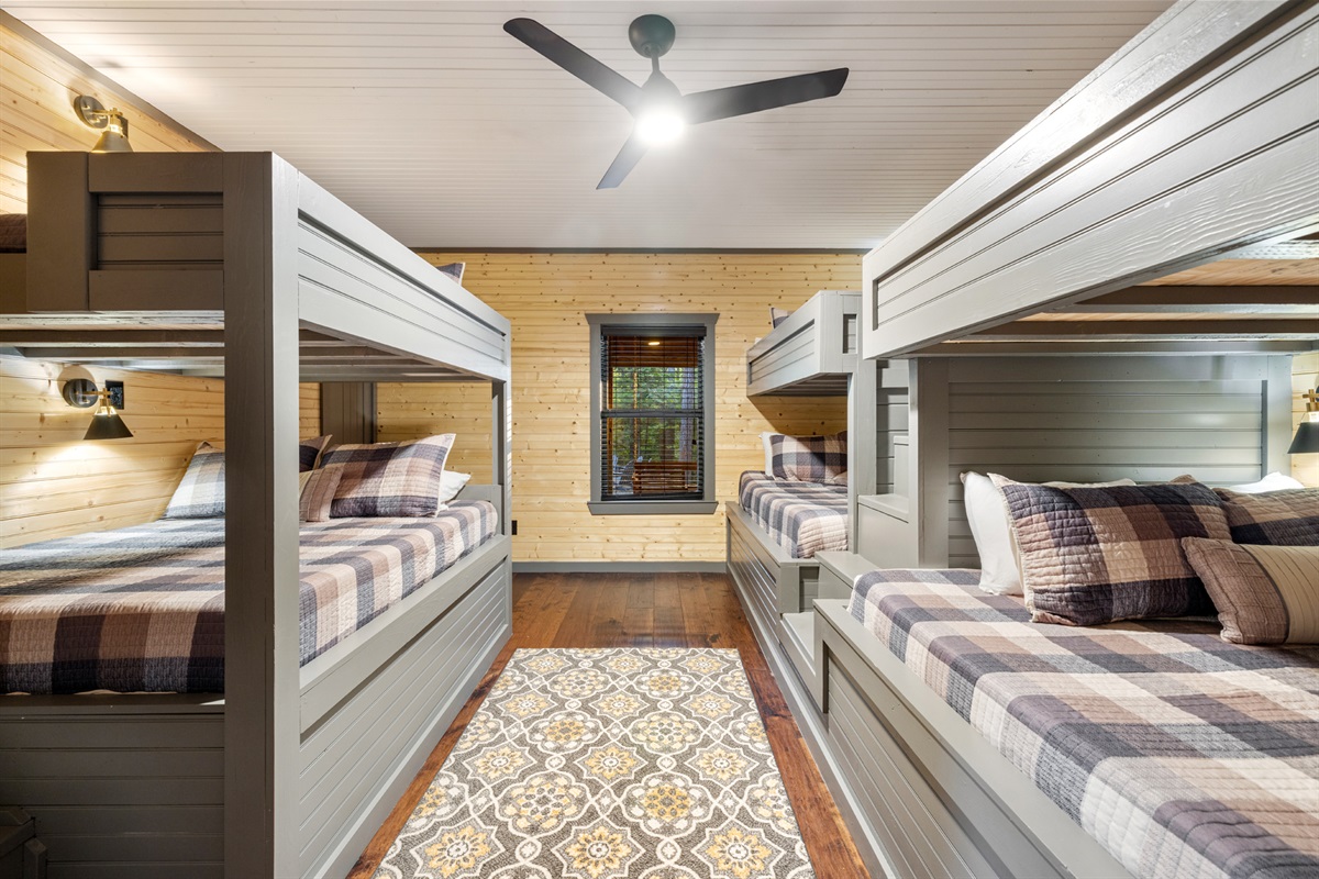 Big Bend Bunk room: Custom bunks for all ages, individual lights/plugs, and a large TV for movie nights. 