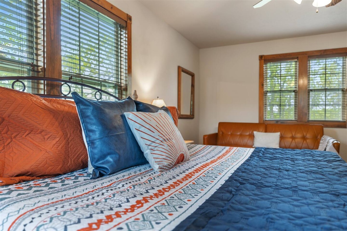 Sleep in, slow down and enjoy vacation mode. With 4 king bedrooms, everyone gets a great night&rsquo;s sleep.