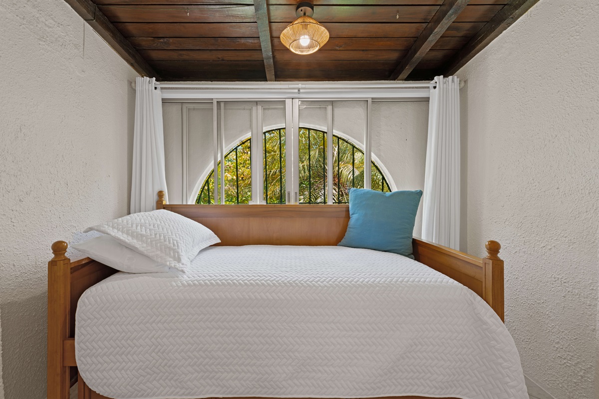 Daybed in suite three