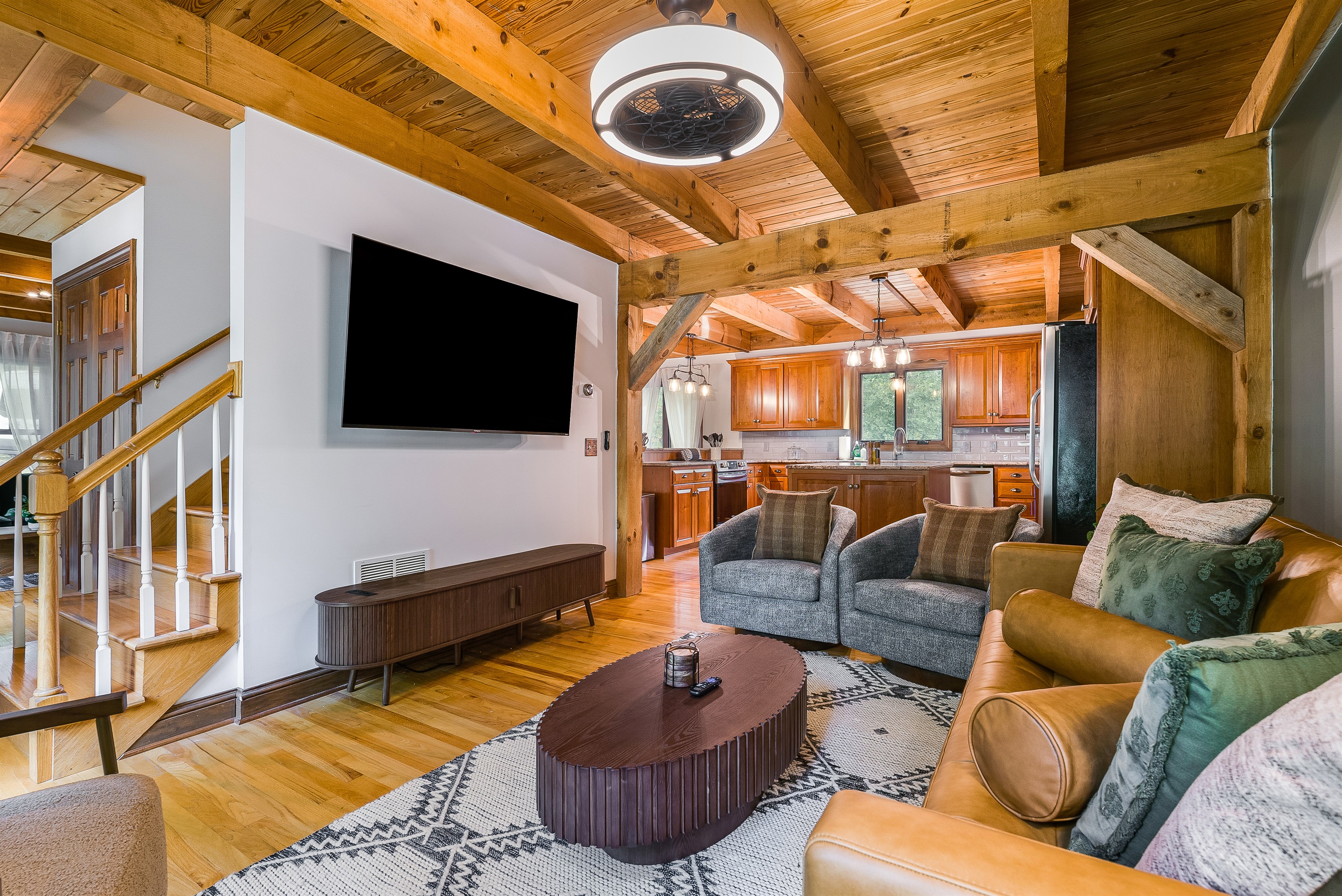 Movie nights made easy – Smart TV & sleeper sofa in the living room.