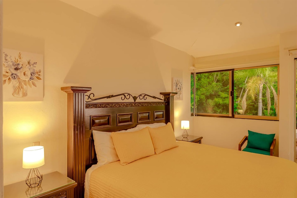 King Size Bed - Master Suite