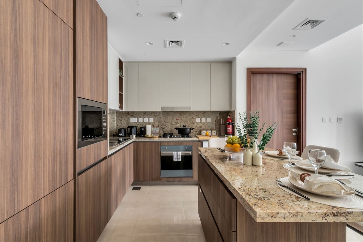 Prepare your favorite meals in this modern, fully equipped kitchen. With high-quality appliances and stylish details, it's ideal for quick breakfasts or culinary creations before exploring Dubai!
Dishwasher, washing machine and more  available.