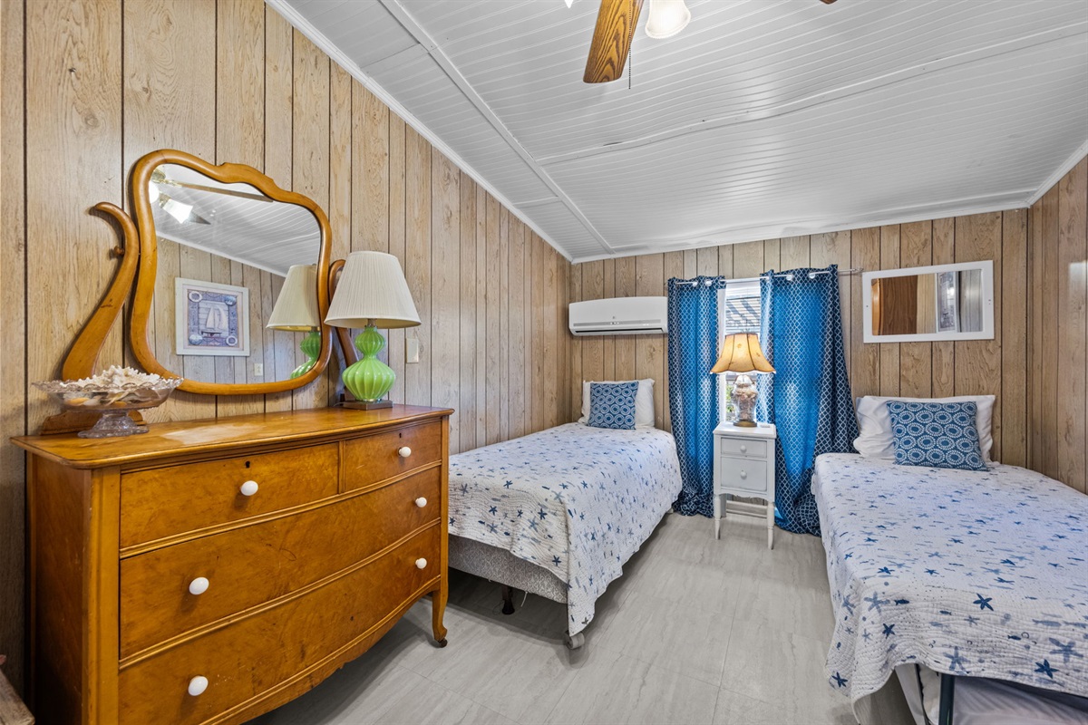 Coastal vibes and comfy Twin-size beds