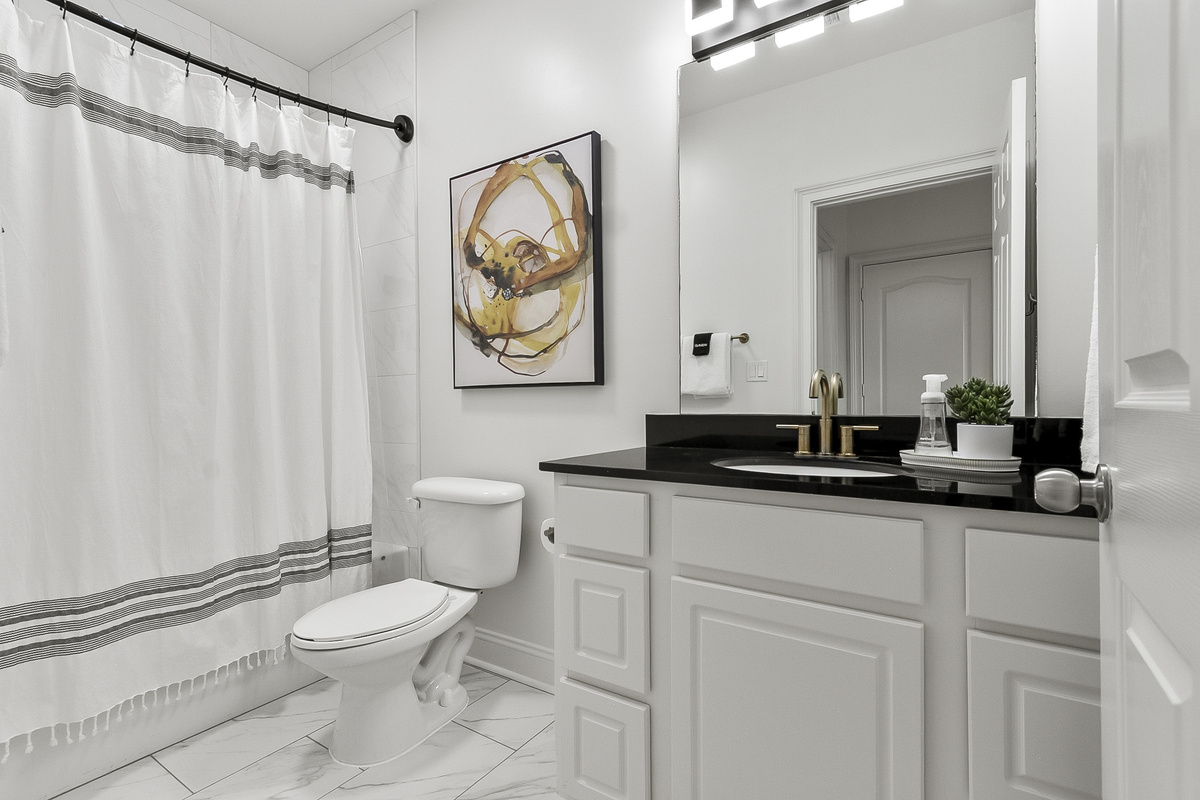 King Ensuite Bathroom 3