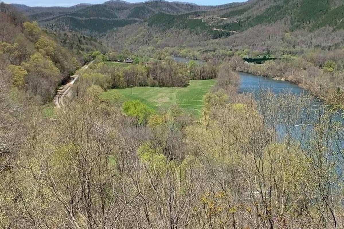 Aerial view of the large property that the Limestone cabin sits on. You do have to take a short walk from the cabin to access the large field and river frontage on the French Broad River. 
