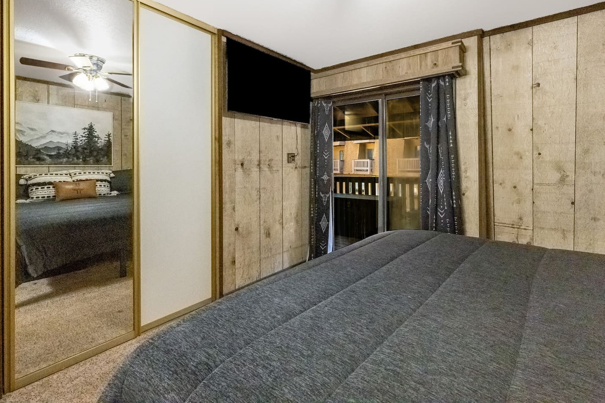 Tv's in each bedroom and sliding door access to the back porch