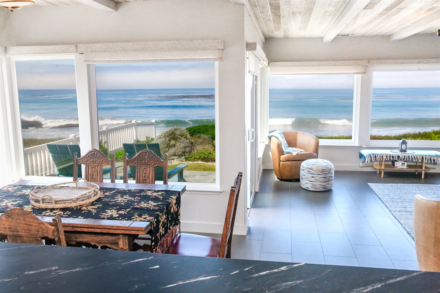 Living and dinning room overlooking the ocean
