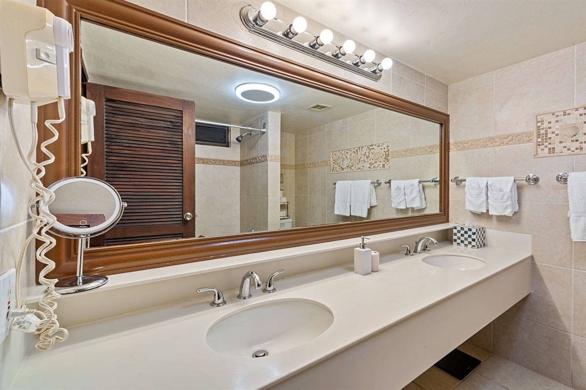 Double sinks! Lots of room for everyone to have their own space