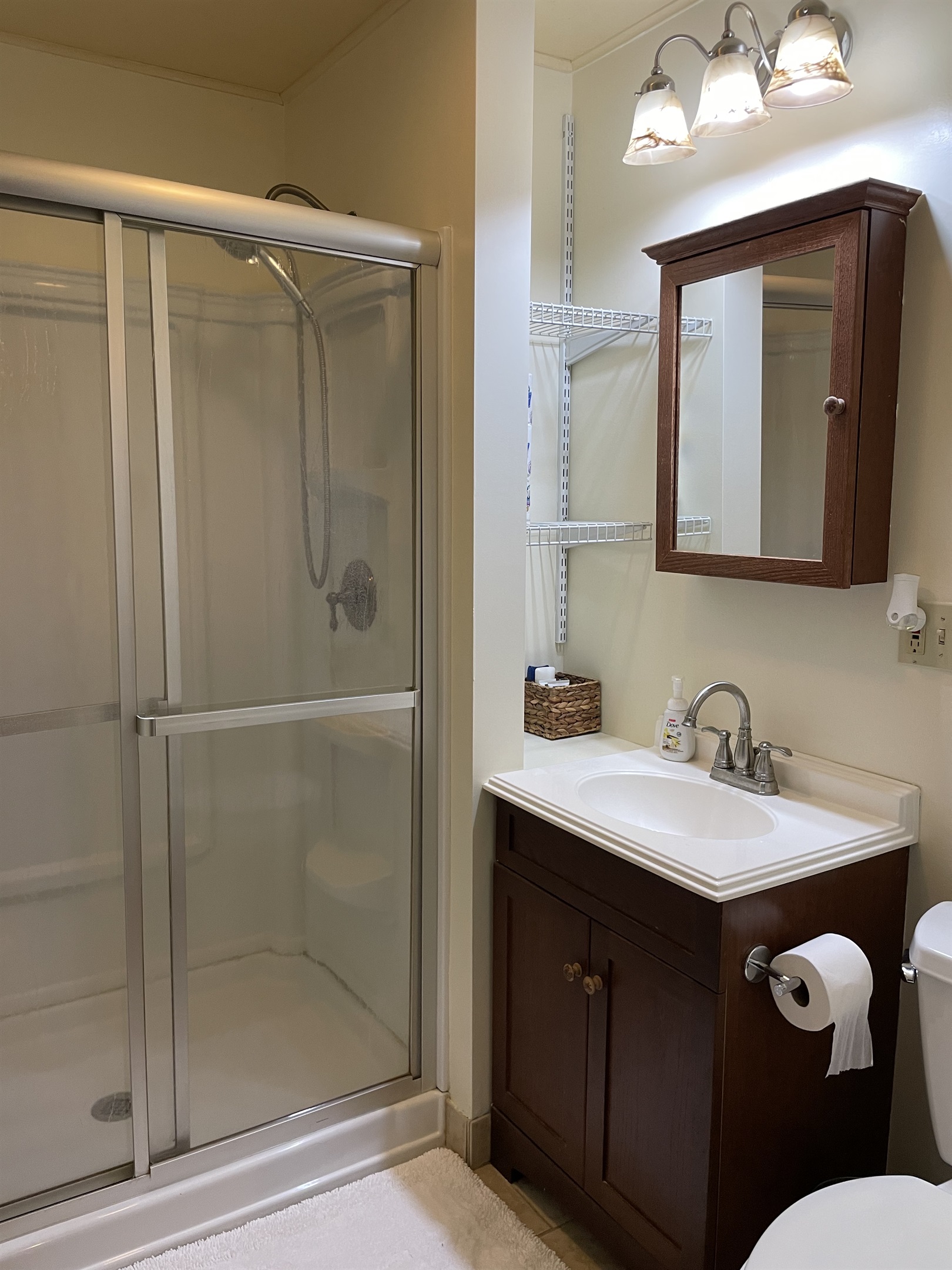 2nd floor bath w/ shower