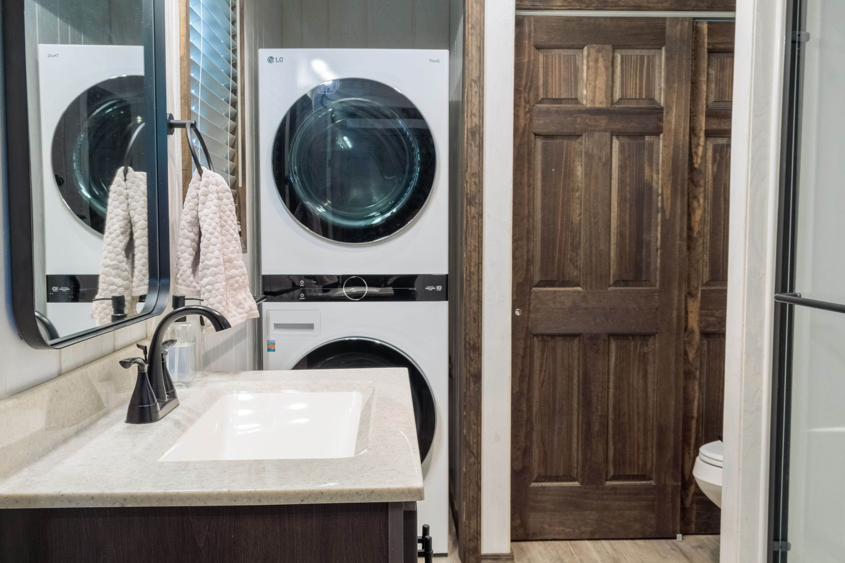 Bathroom and washer/dryer