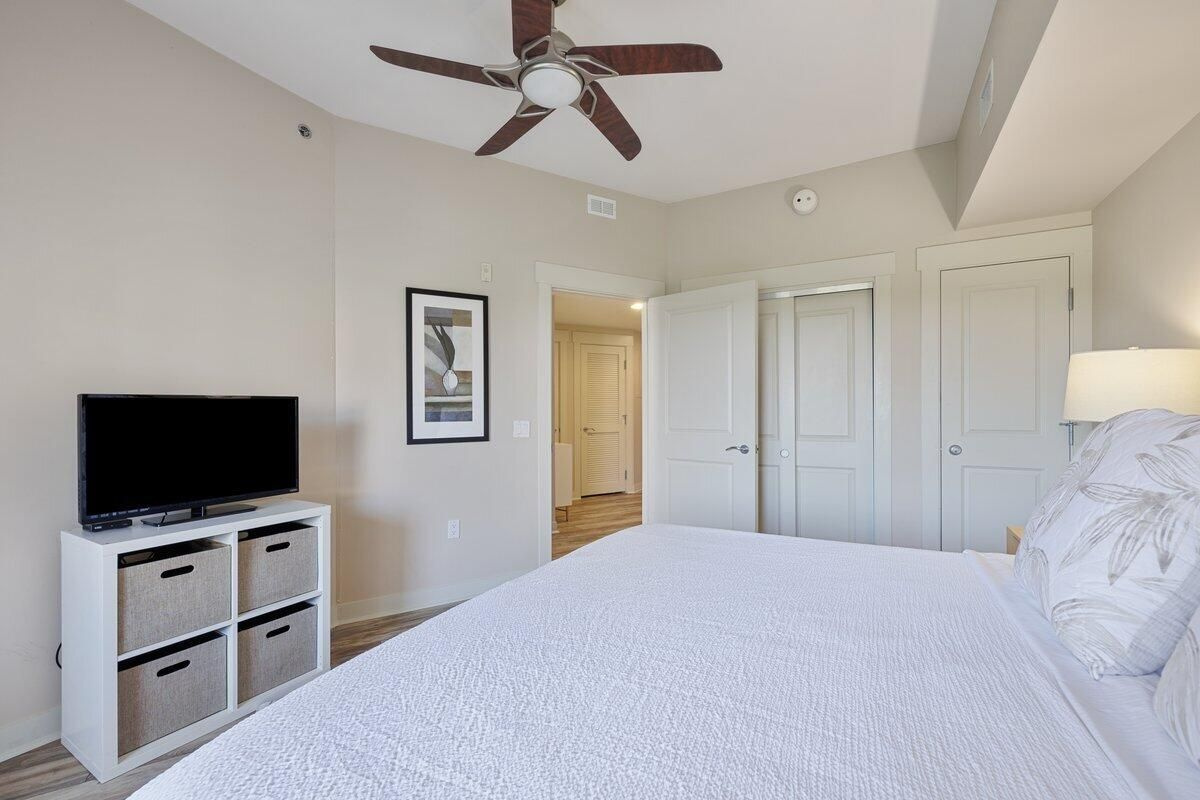 Closet & Storage