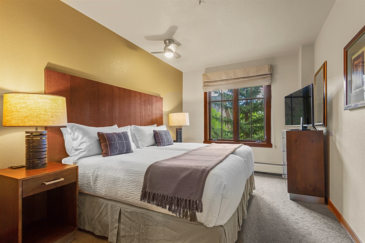 2nd bedroom - 2 twins can convert to king