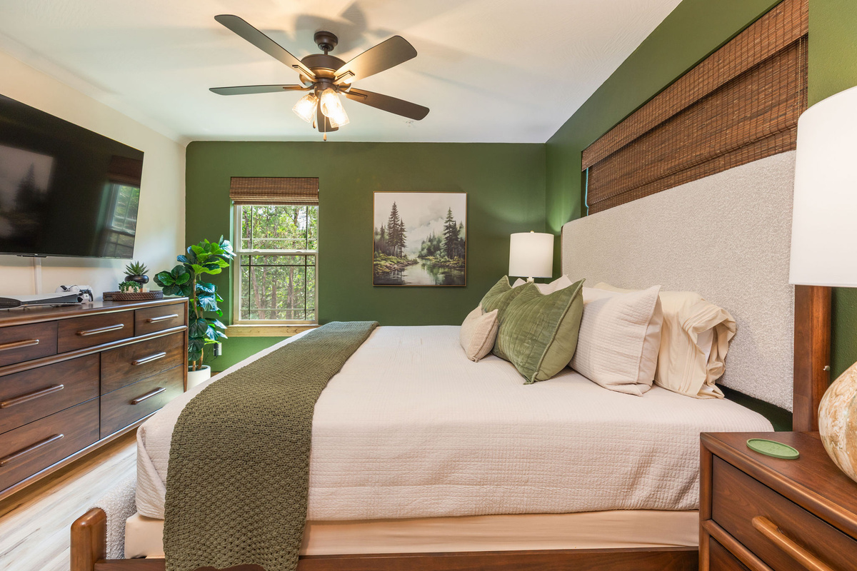Upper level King bedroom w/ ensuite bath