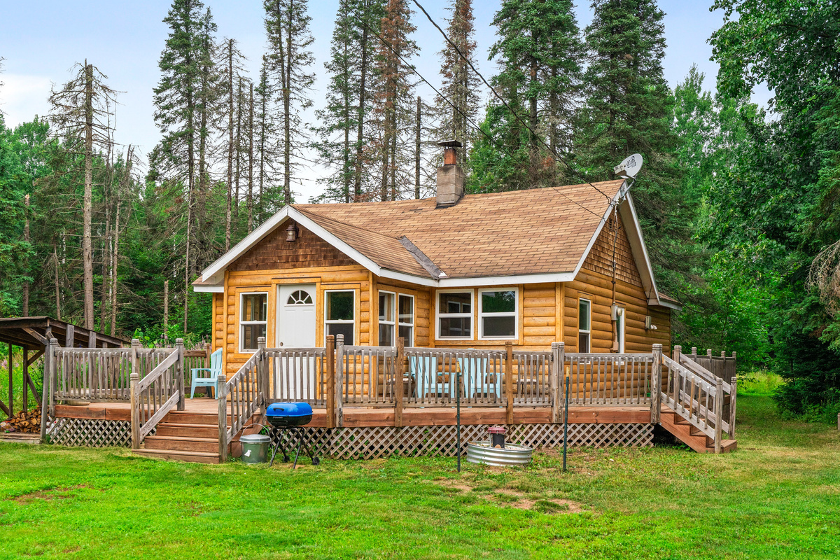Relax on the wrap around deck