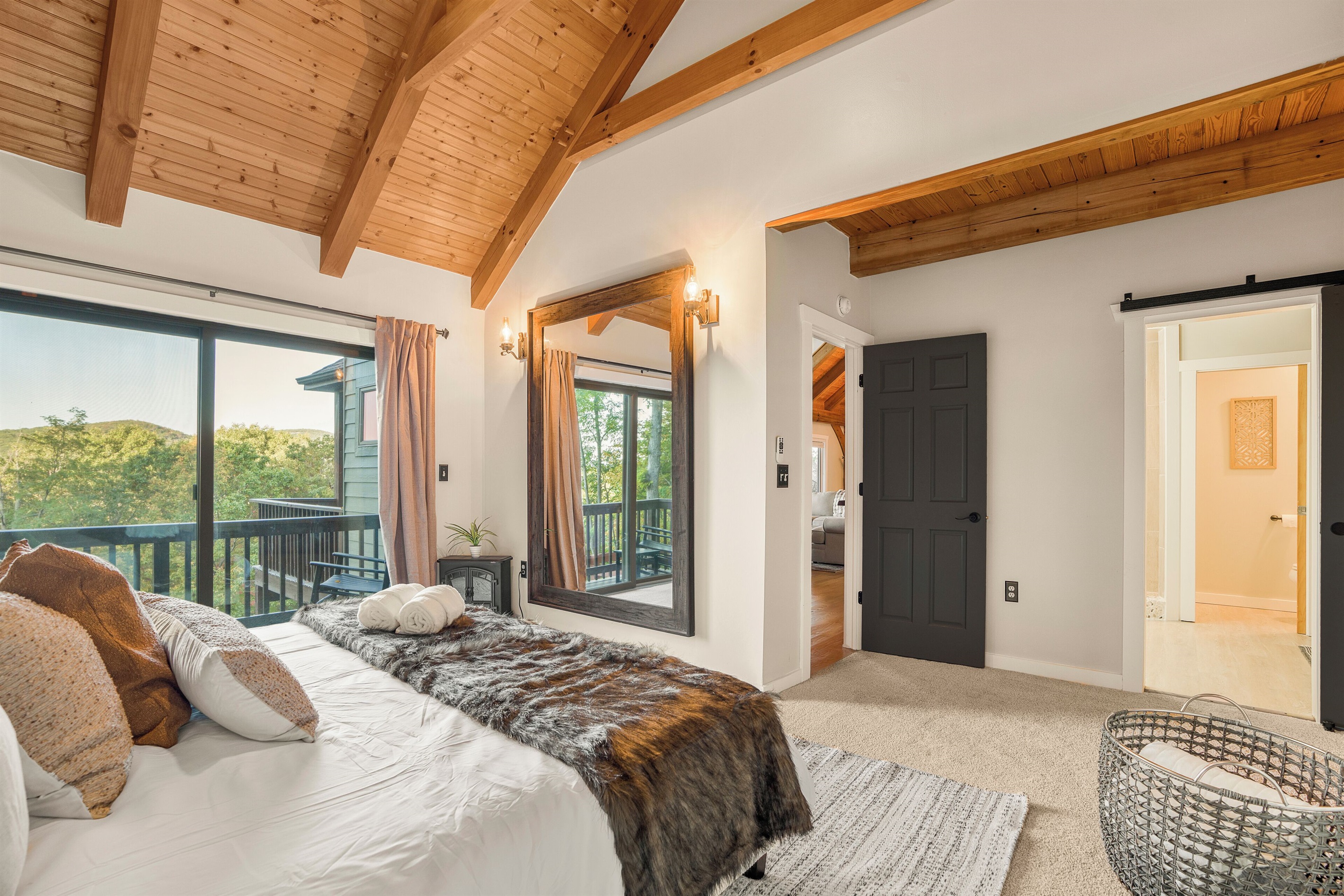 BR1: Main level king master with private balcony