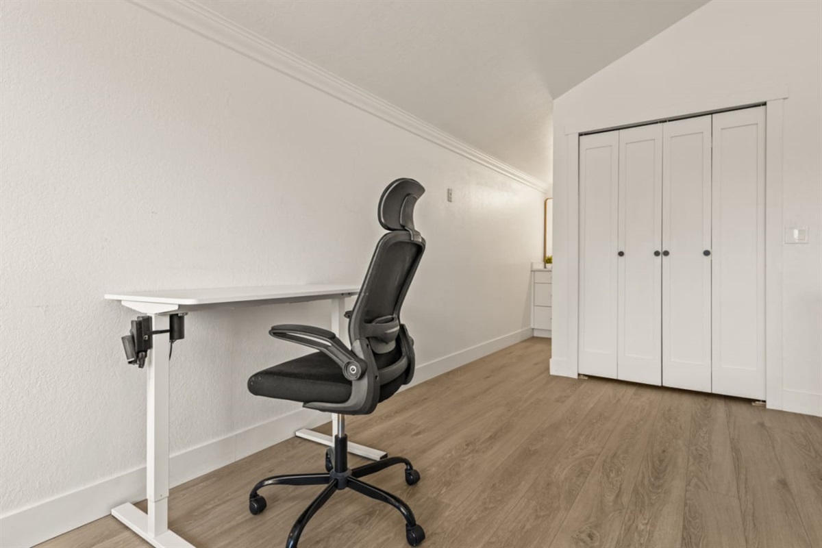 Upstairs Ensuite Bedroom #2 | Workspace 