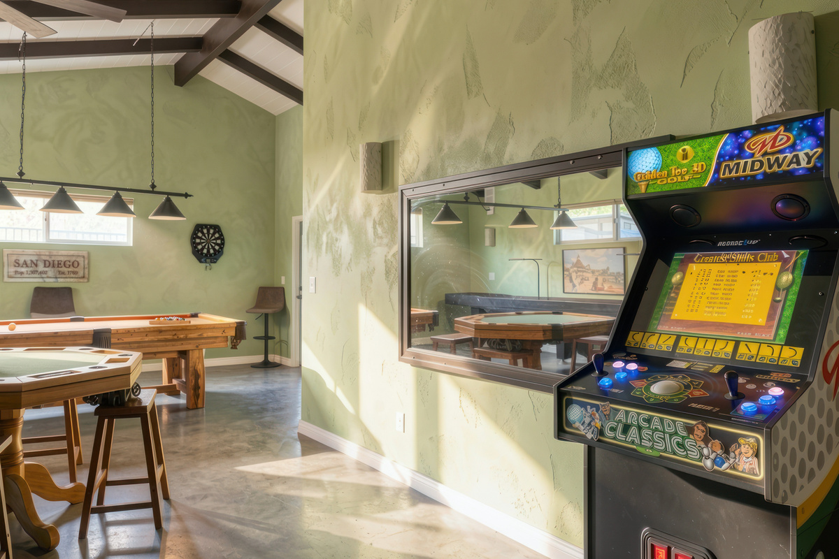 Play arcade golf, pacman and other classics