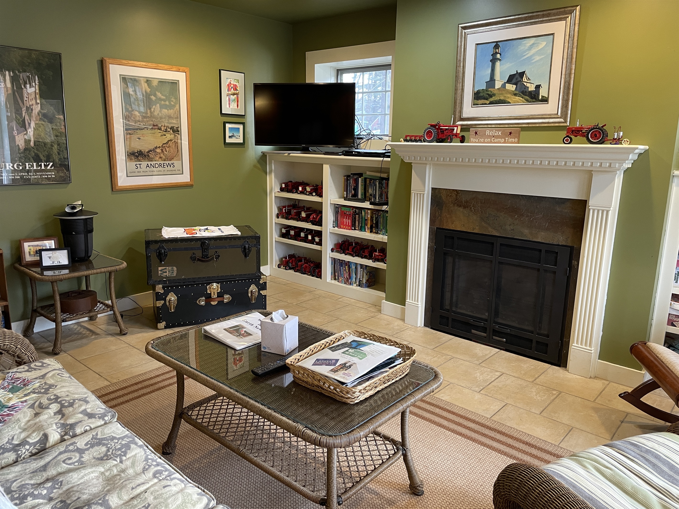 Open living area/kitchen