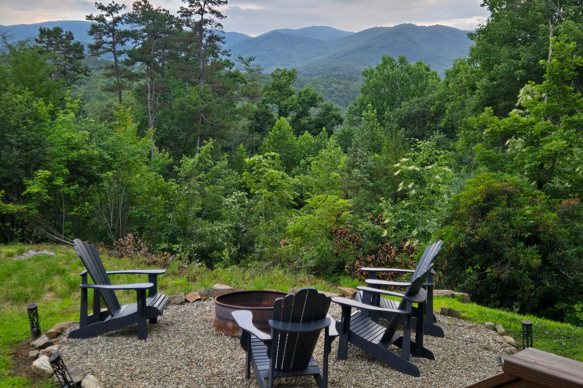 Imagine sitting with your morning cup of coffee and enjoying this view.