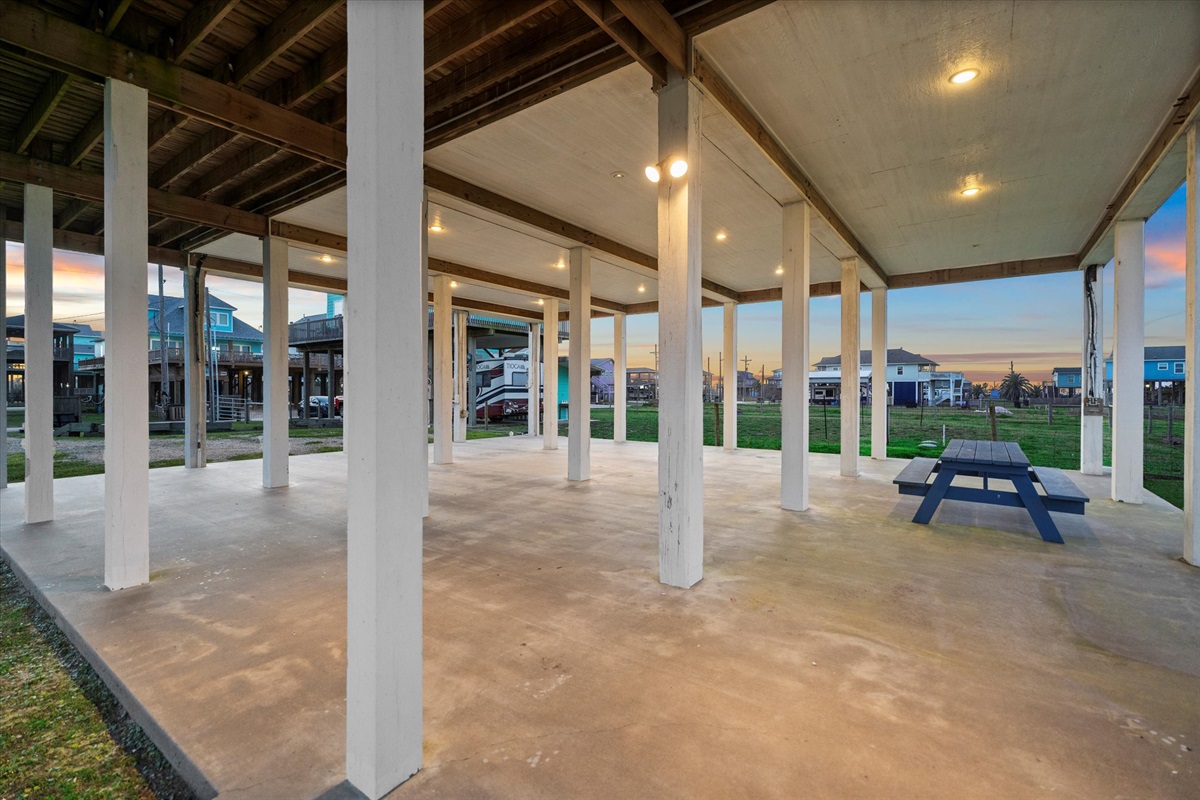 ee208382222d47af8c0c5e827eef2fb2 Large | Beachhouse | Texas | TX | Vacation Homes | Galveston | Crystal Beach | Kokomo | Breezy Days | Beachfront Elegance | Sunrise Serenity | Southern Sands Property Management, LLC