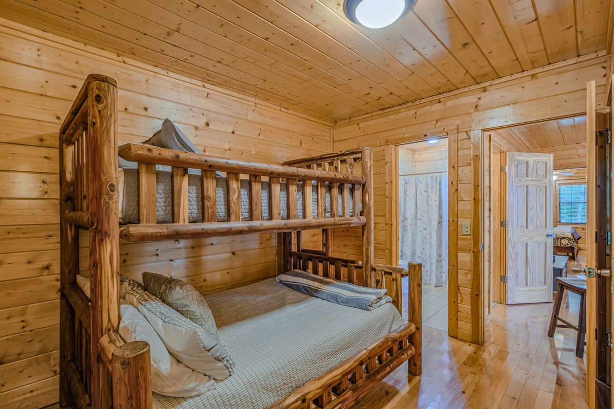 4th bedroom with bunk beds. Lower bunk is a full bed while upper bunk is a twin bed.