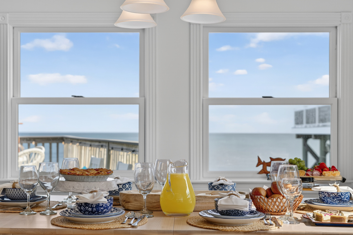 Share breakfast, dinner, or drinks around the dining table with the waterfront just outside.
