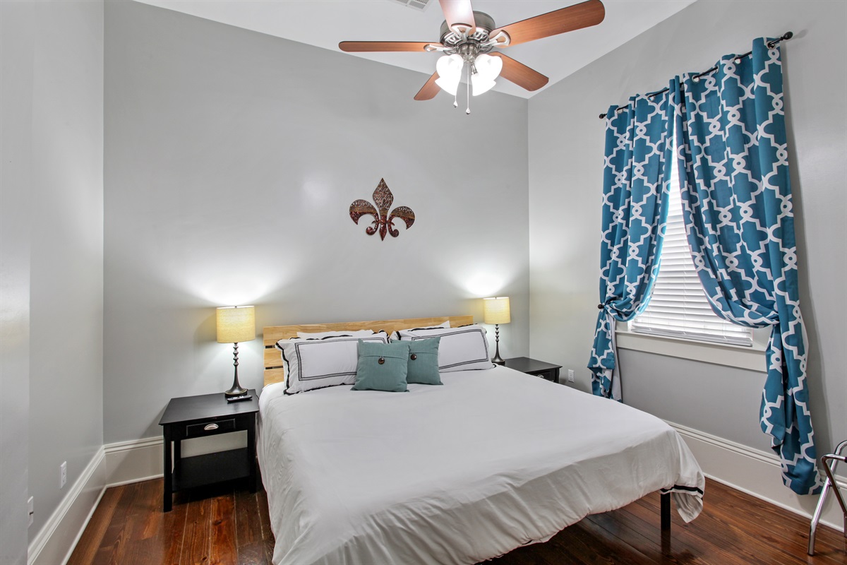 Bedroom 4. 1 king bed. Closet. 39" tv. Luggage rack.