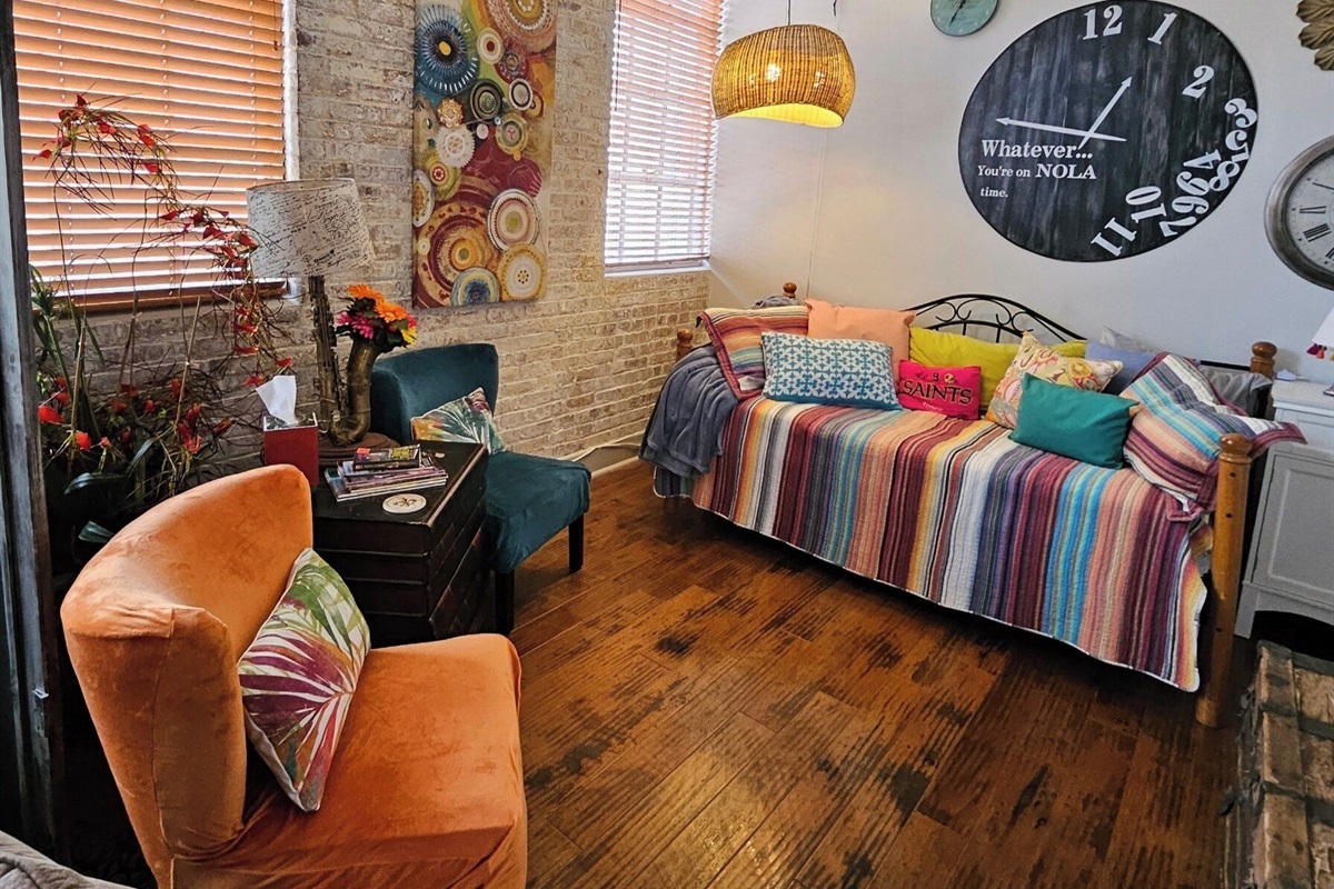 Living area w/Twin Day Bed