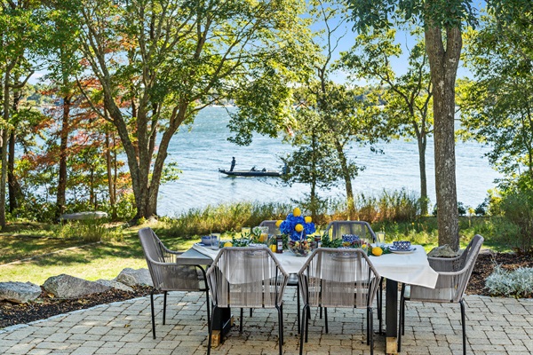 Unbeatable lake views, only steps away