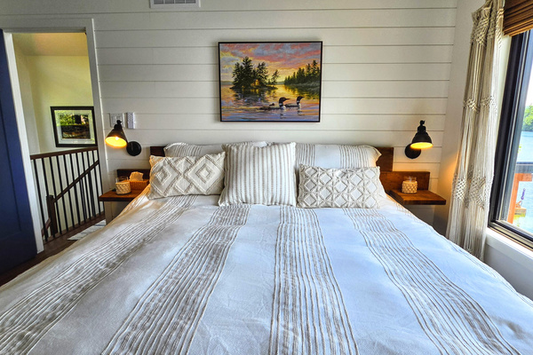 Master bedroom with dramatic view of Lac McGregor
