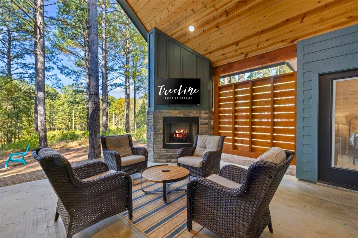 Lounge in the open air with the comfort of a crackling fireplace beside you.