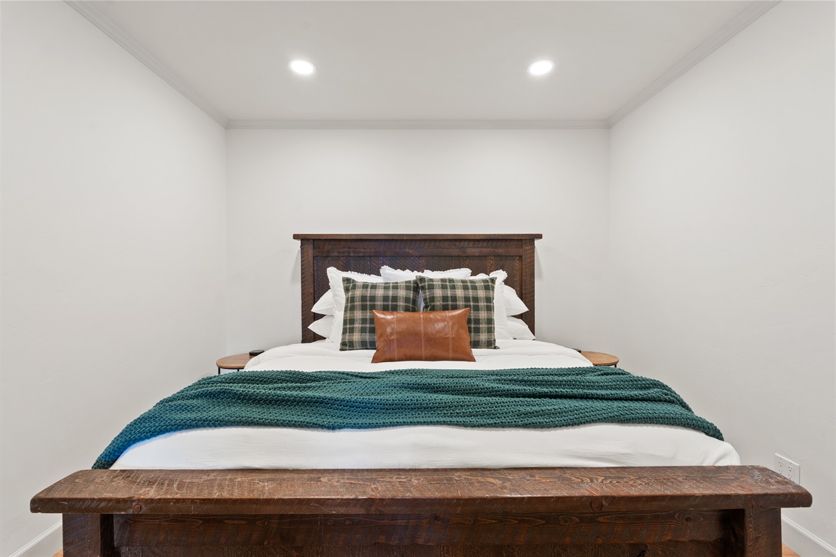 Private king bedroom (additional door) around the corner of the other 2 king beds.