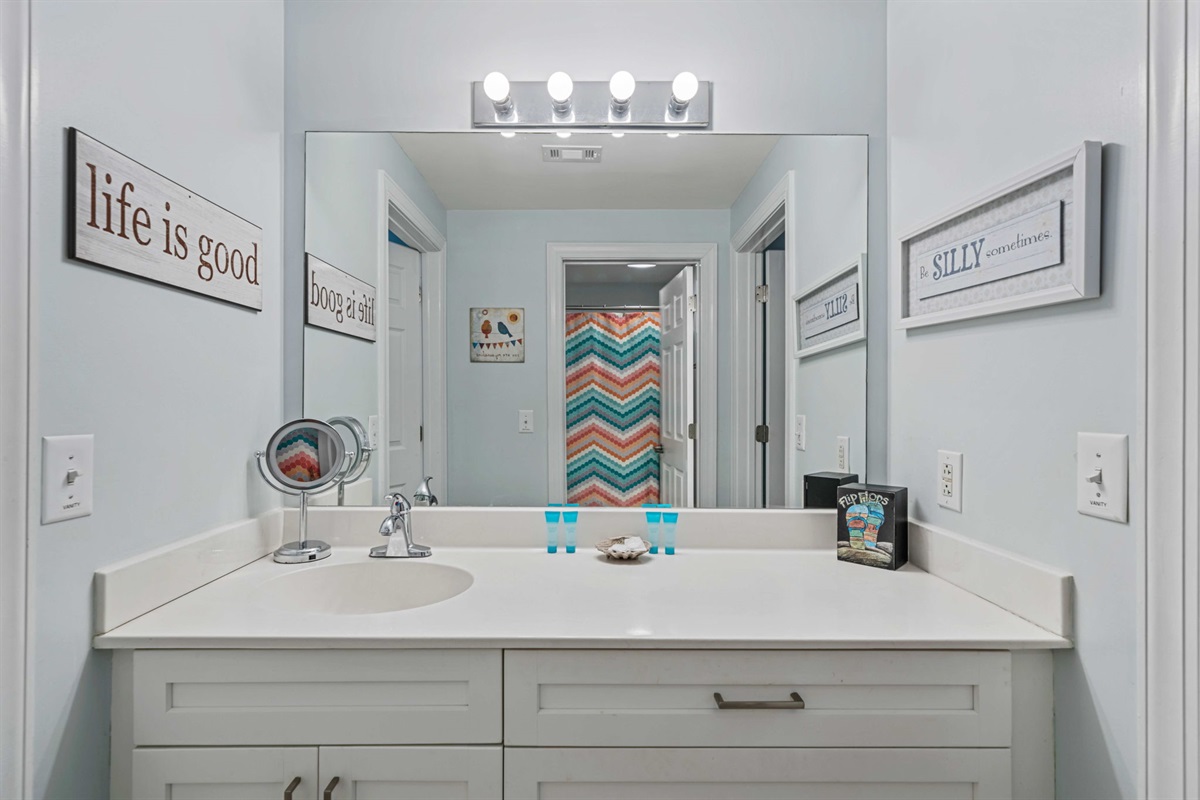 Bathroom 2: Jack n Jill bath | Sea Gull | 201 Oceanview | 1116 Ocean Blvd, Isle of Palms, SC | IOP Escapes
