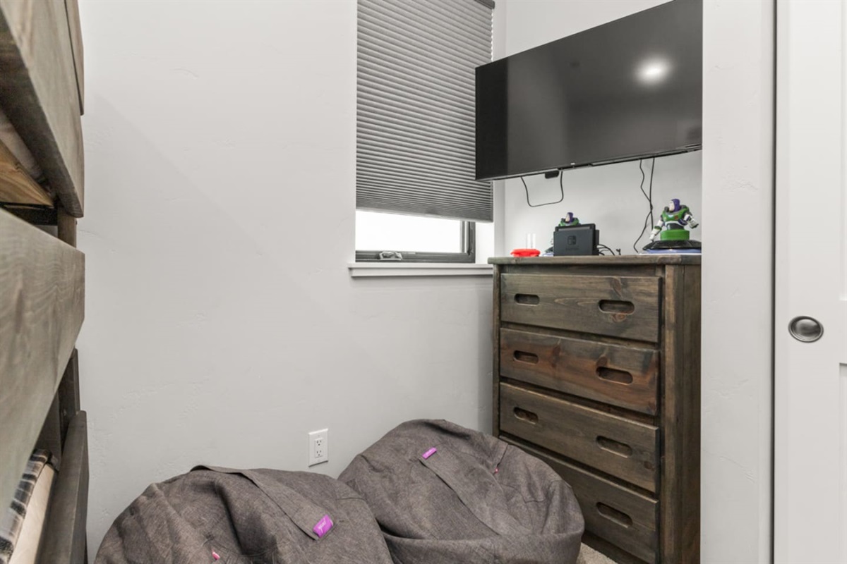 Lower Level - Bunk Room #4 with SmartTV