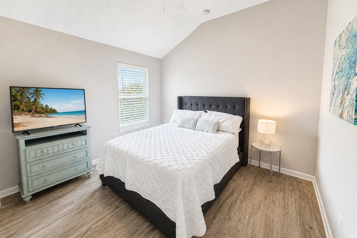 Queen 4th bedroom 
