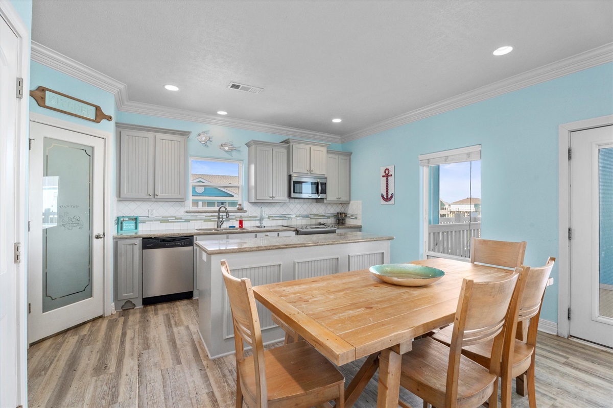 ee57b04408764486842c1a8e873a4589 Large | Beachhouse | Texas | TX | Vacation Homes | Galveston | Crystal Beach | Kokomo | Breezy Days | Beachfront Elegance | Sunrise Serenity | Southern Sands Property Management, LLC