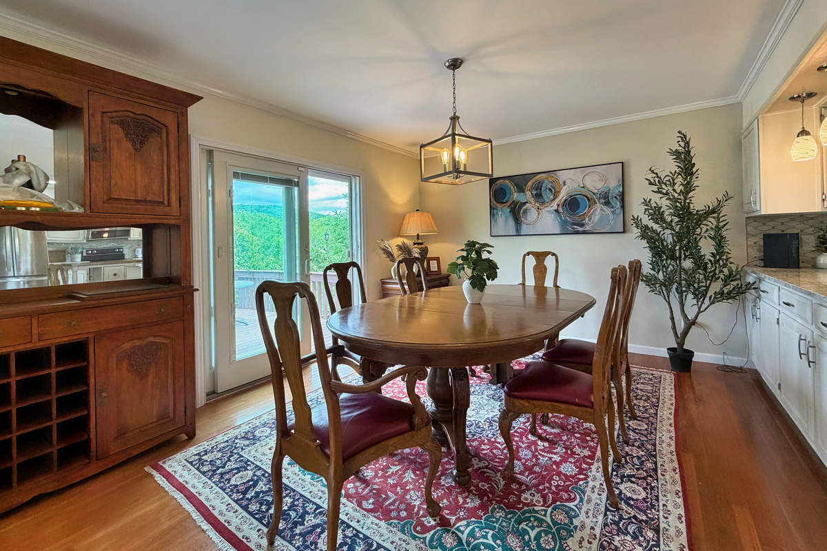 Dinning room table with seating for up to 7