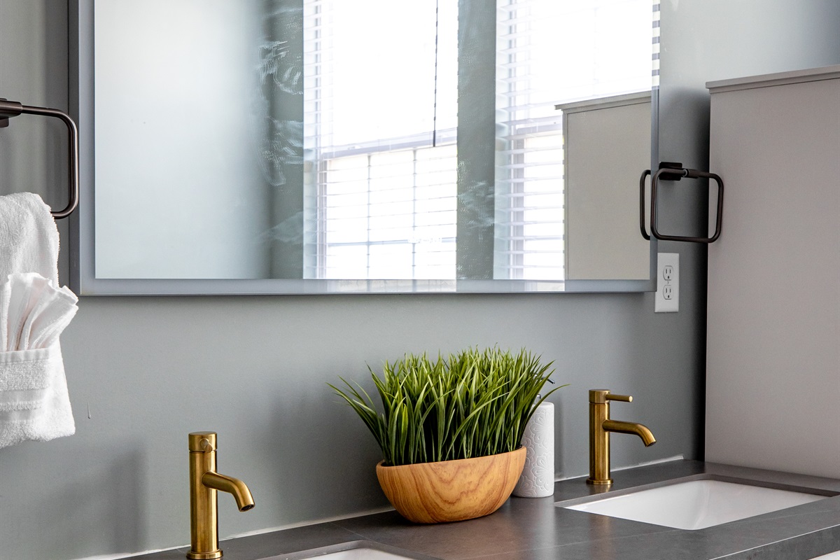 Luxury en-suite bathroom with 2-person air massaging bath, tiled rain shower, double vanity, walk-in closet