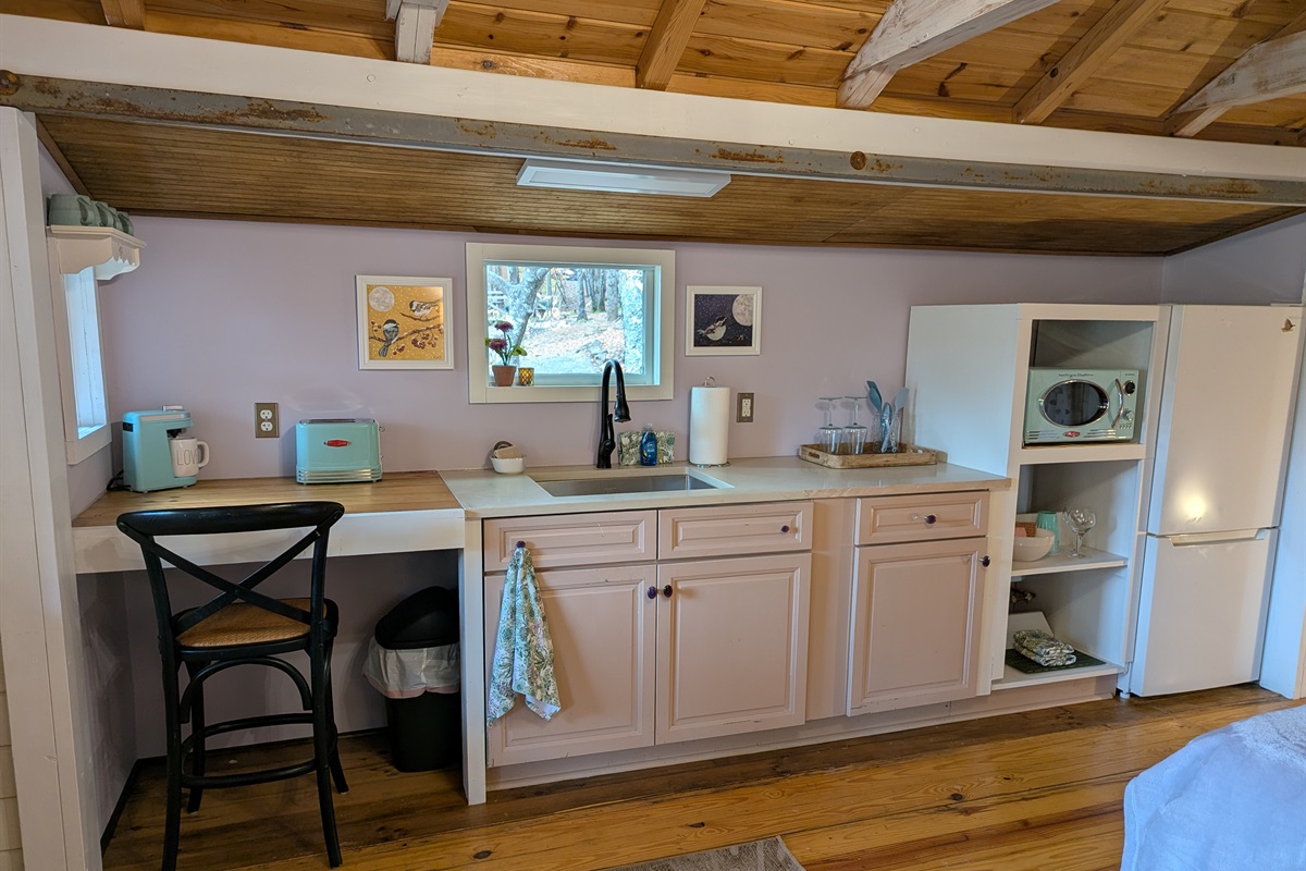 Well stocked Kitchenette, even a hot plate to cook meals