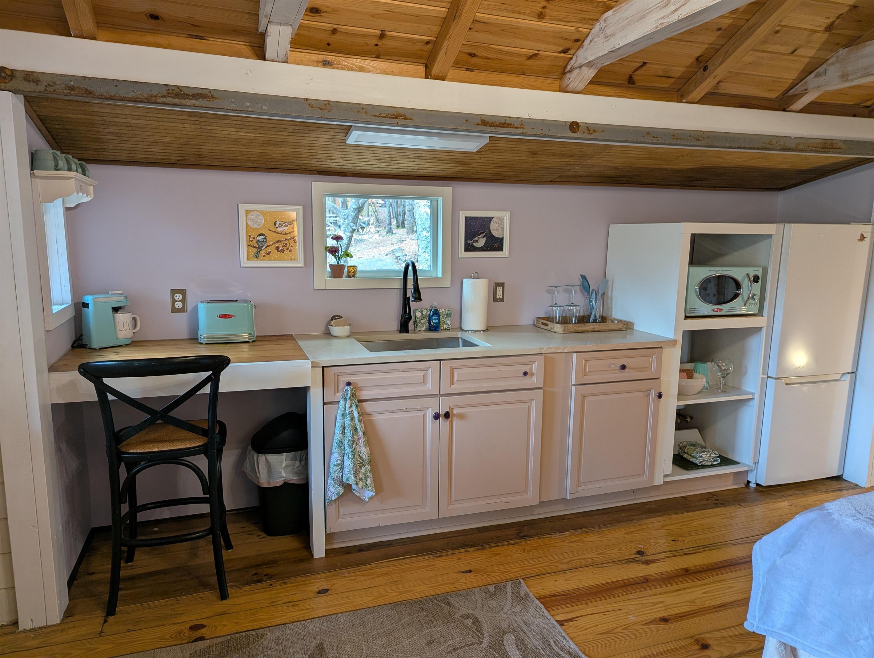 Well stocked Kitchenette, even a hot plate to cook meals
