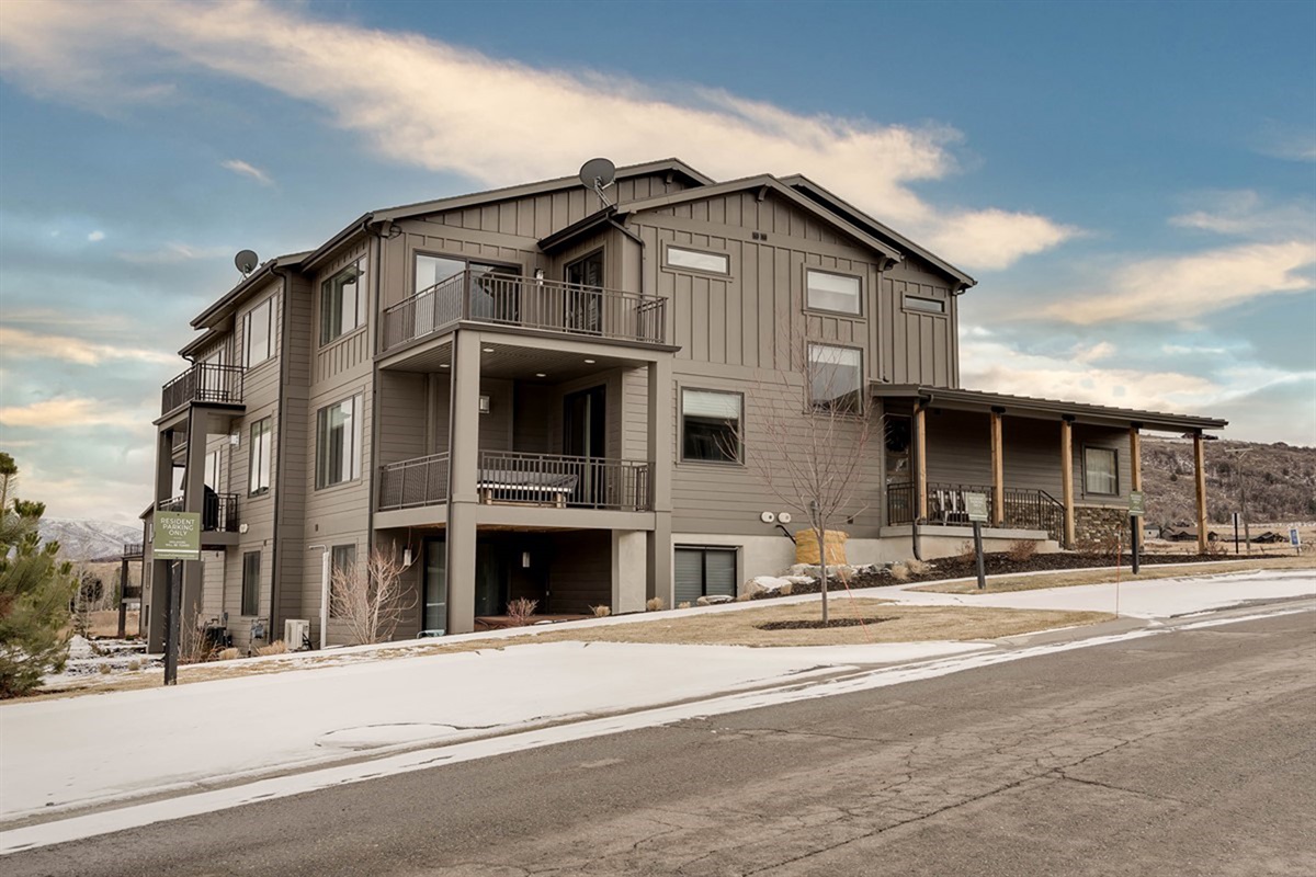 Modern mountain home with stunning curb appeal and scenic surroundings
